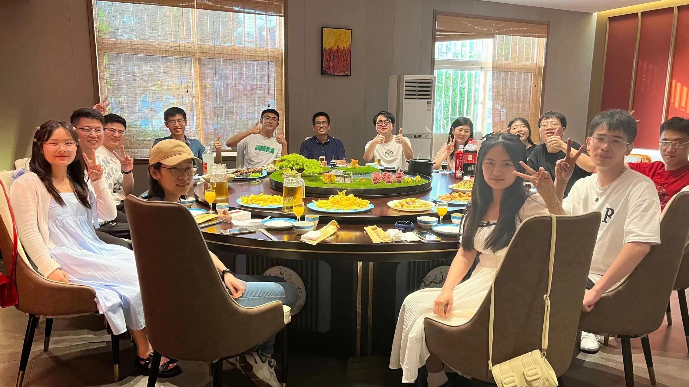 2022夏，欢送第1届毕业生